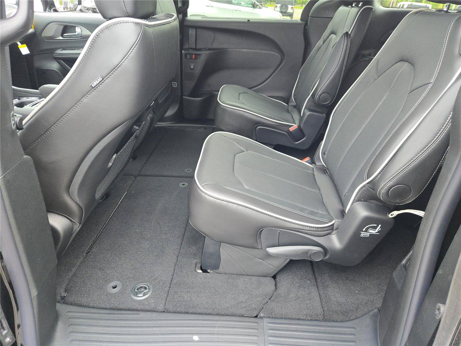 New 2027 Chrysler Pacifica Limited AWD/4WD image 20