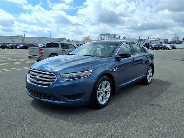 Used 2018 Ford Taurus SE image 3