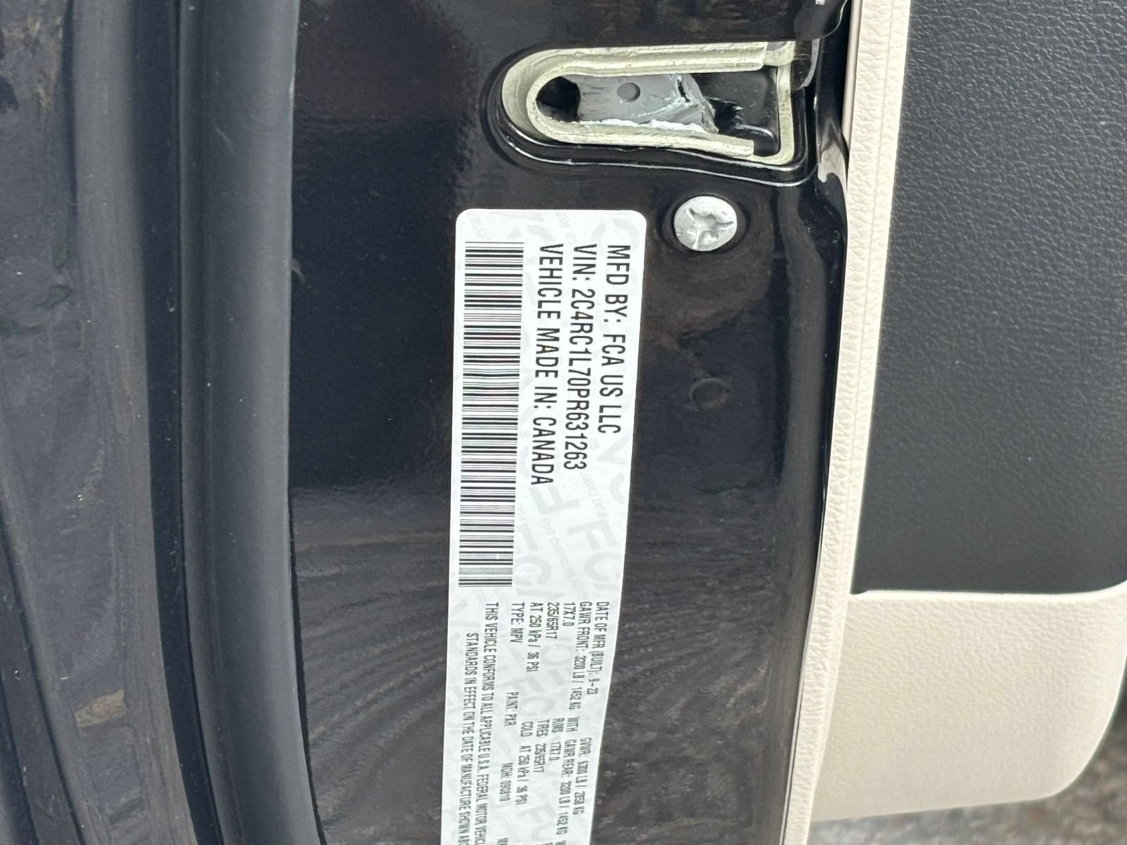Used 2023 Chrysler Pacifica Touring-L FWD image 12
