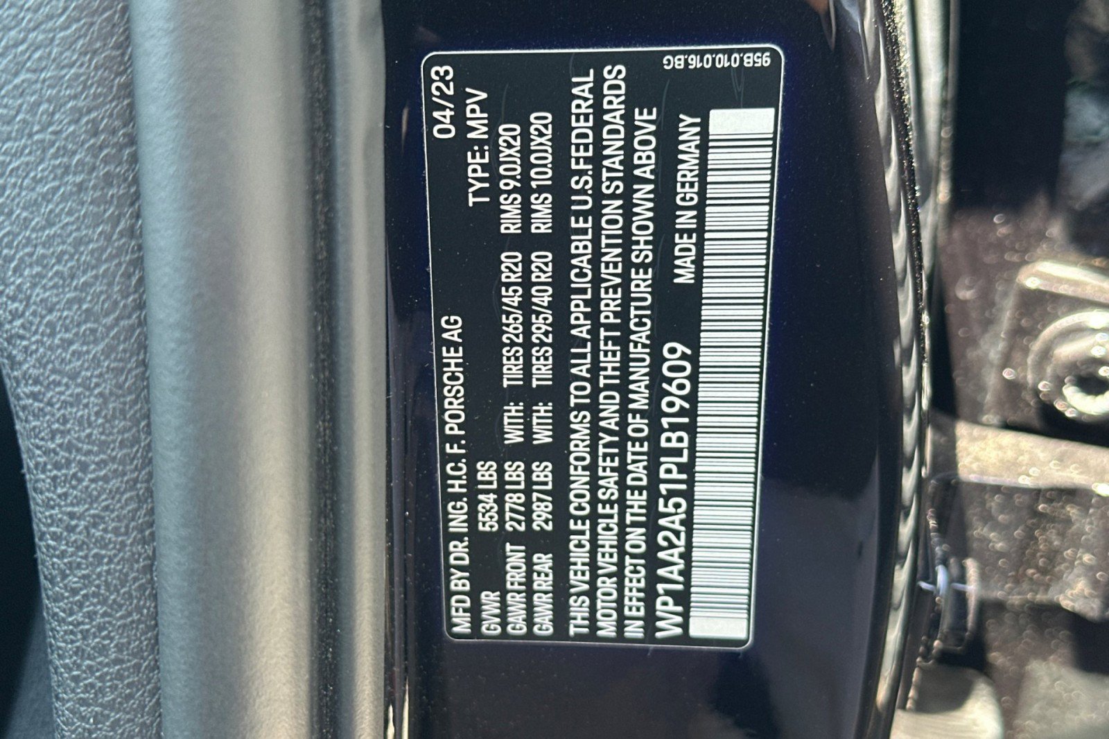 Certified 2023 Porsche Macan AWD/4WD image 29