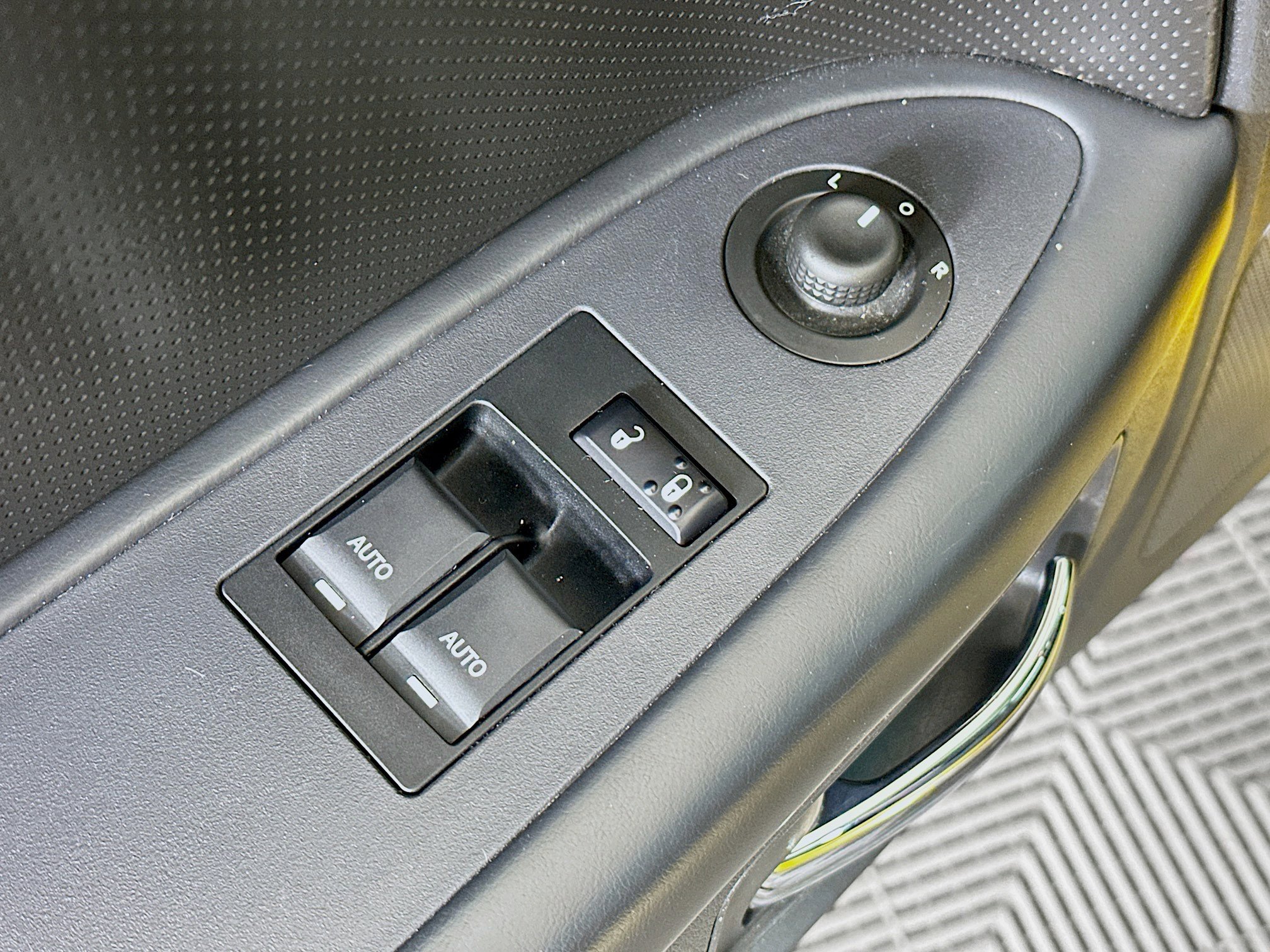 Used 2010 Dodge Challenger R/T RWD image 15