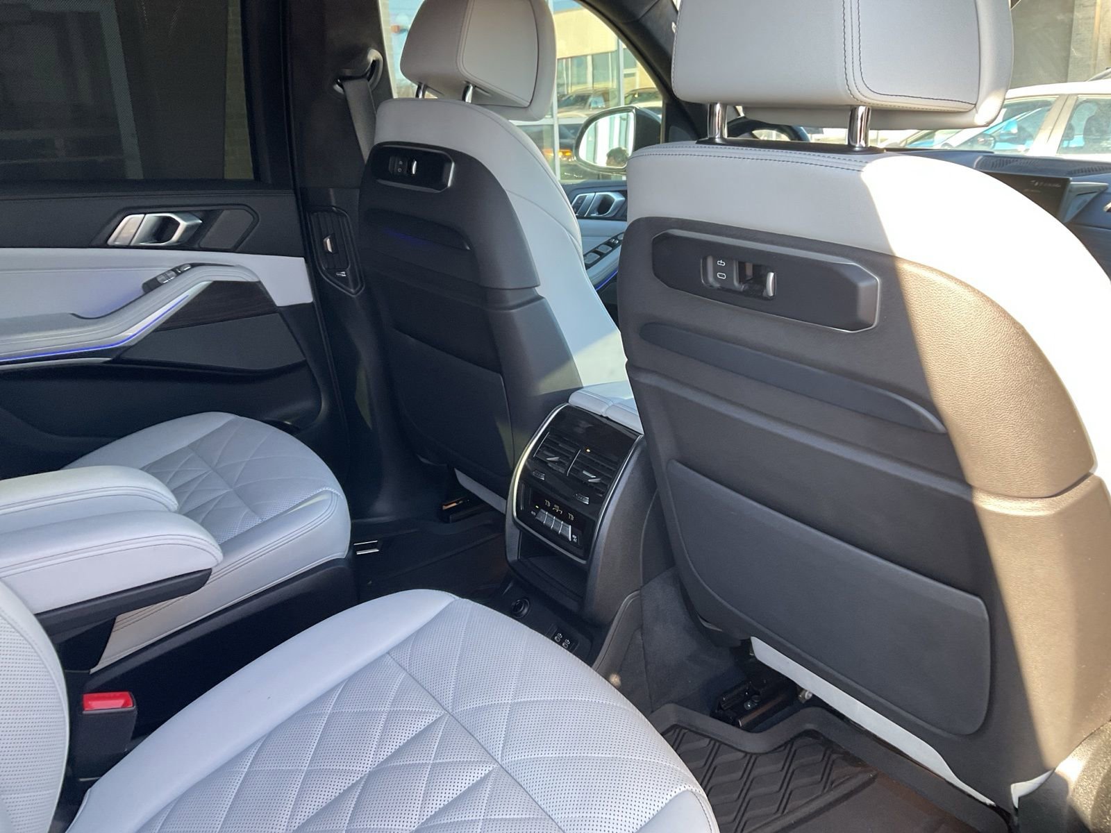 Used 2023 BMW X7 xDrive40i w/ Dynamic Handling Package image 59