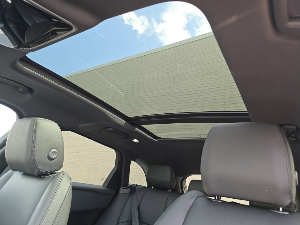 New 2026 Land Rover Range Rover Velar Dynamic SE image 4