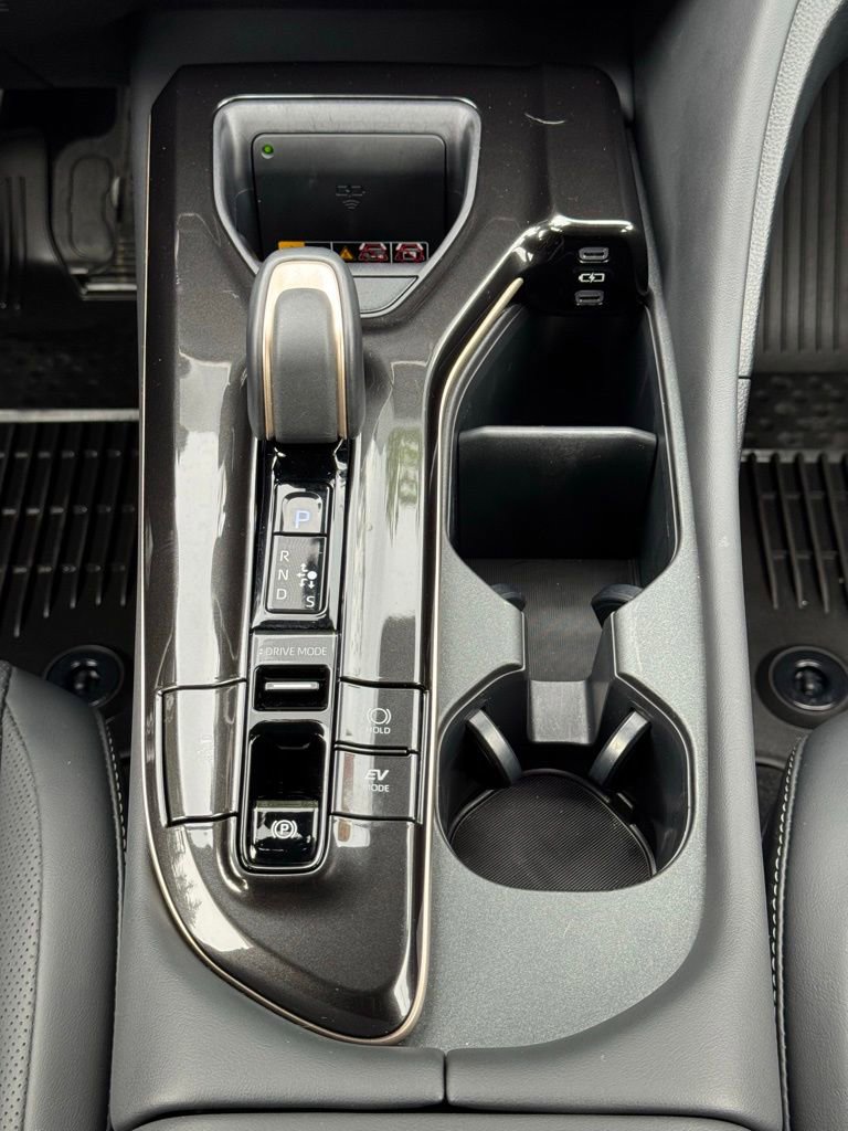 Used 2025 Toyota Crown Signia AWD/4WD image 19