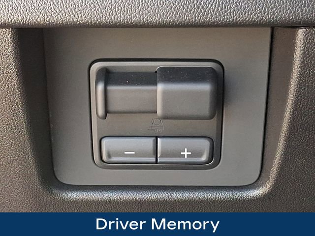 Used 2026 GMC Canyon AT4 w/ Technology Plus Package image 9