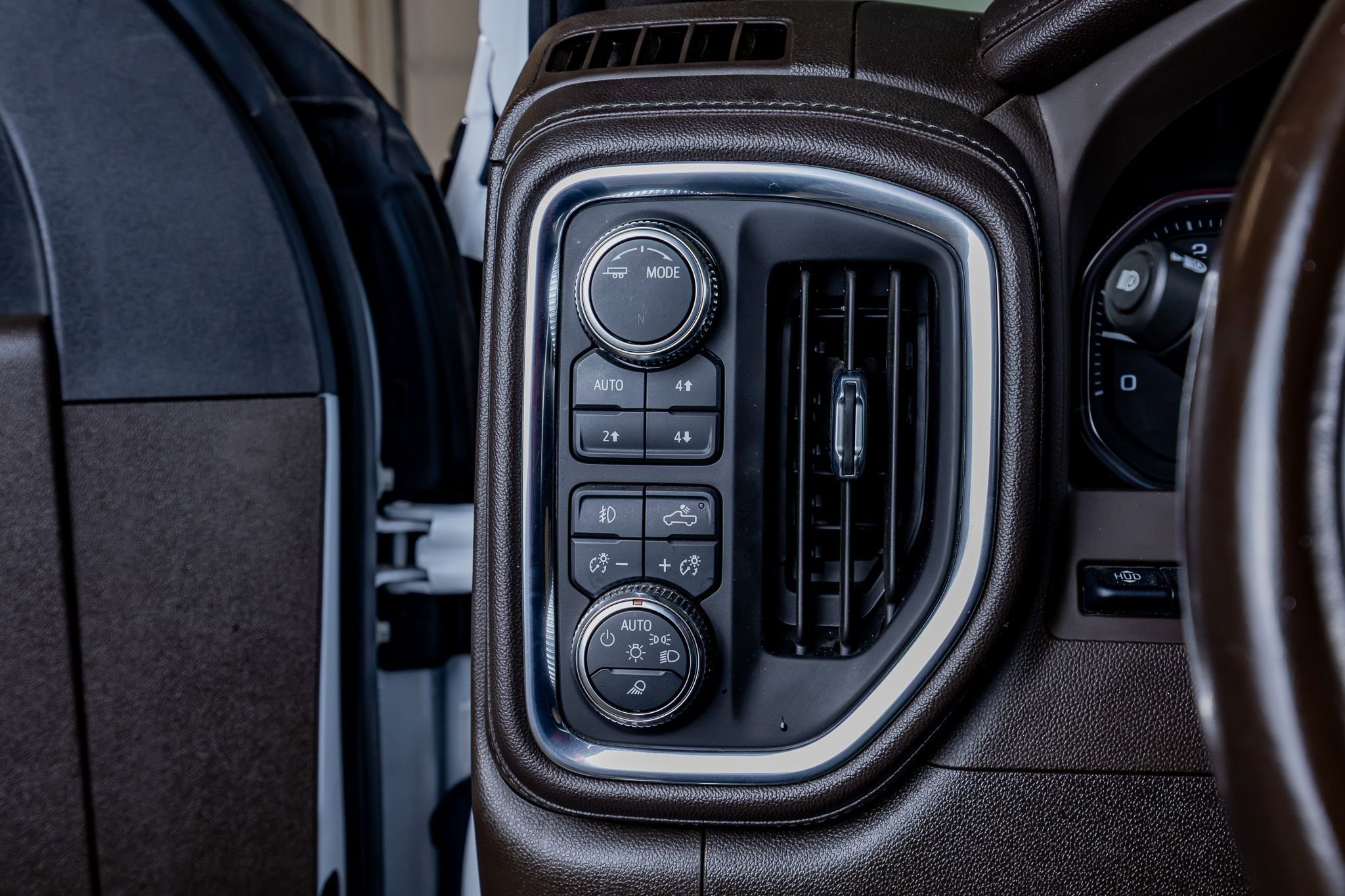 Used 2022 GMC Sierra 3500 Denali w/ Denali Ultimate Package AWD/4WD image 22