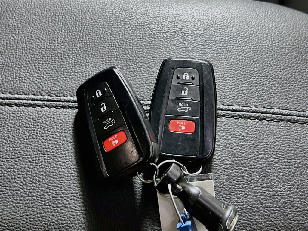 Used 2025 Toyota RAV4 XLE Premium FWD image 33