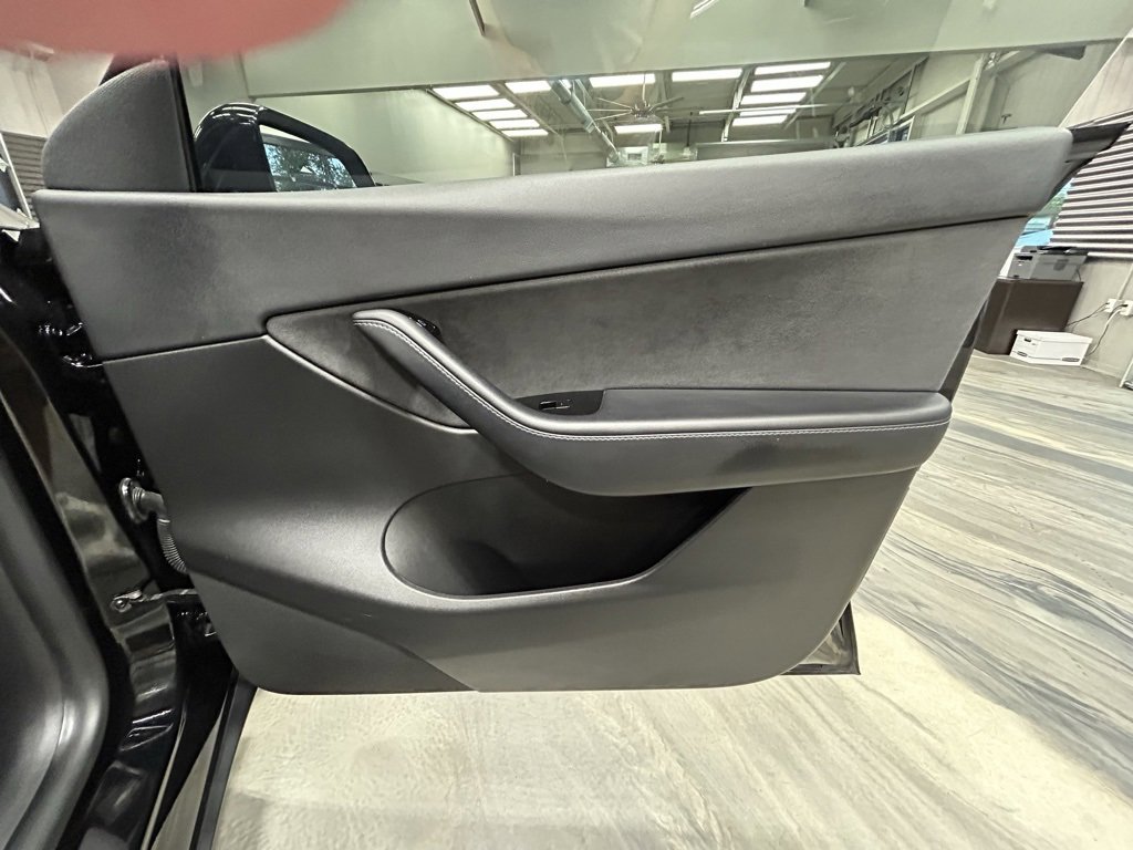 Used 2020 Tesla Model Y Long Range image 35