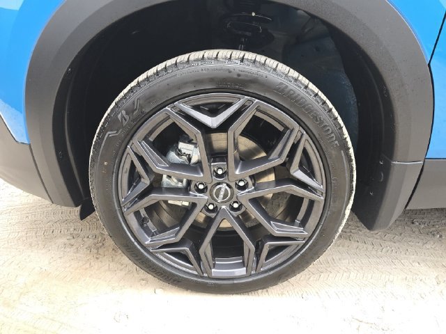New 2027 Nissan Kicks SR w/ SR Premium Package FWD image 14