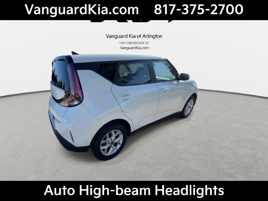 Certified 2025 Kia Soul LX w/ LX Technology Package FWD image 9