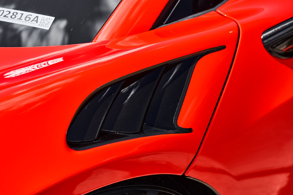 Used 2025 McLaren Artura Spider RWD image 12