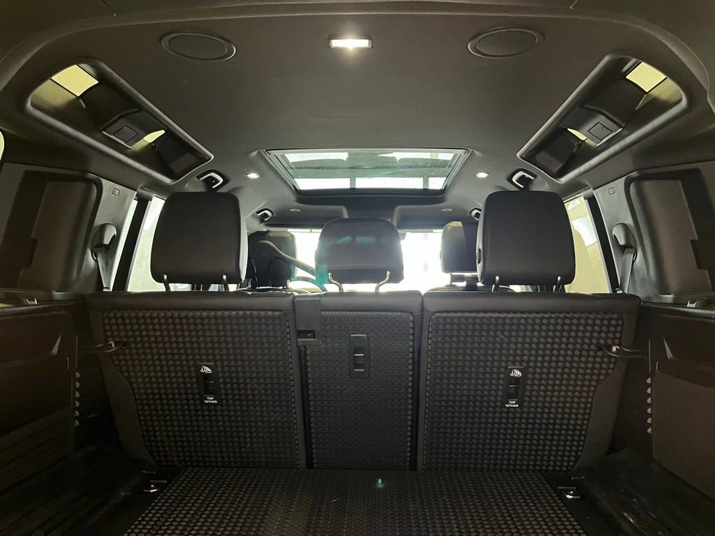 Used 2024 Land Rover Defender 110 X-Dynamic SE image 23
