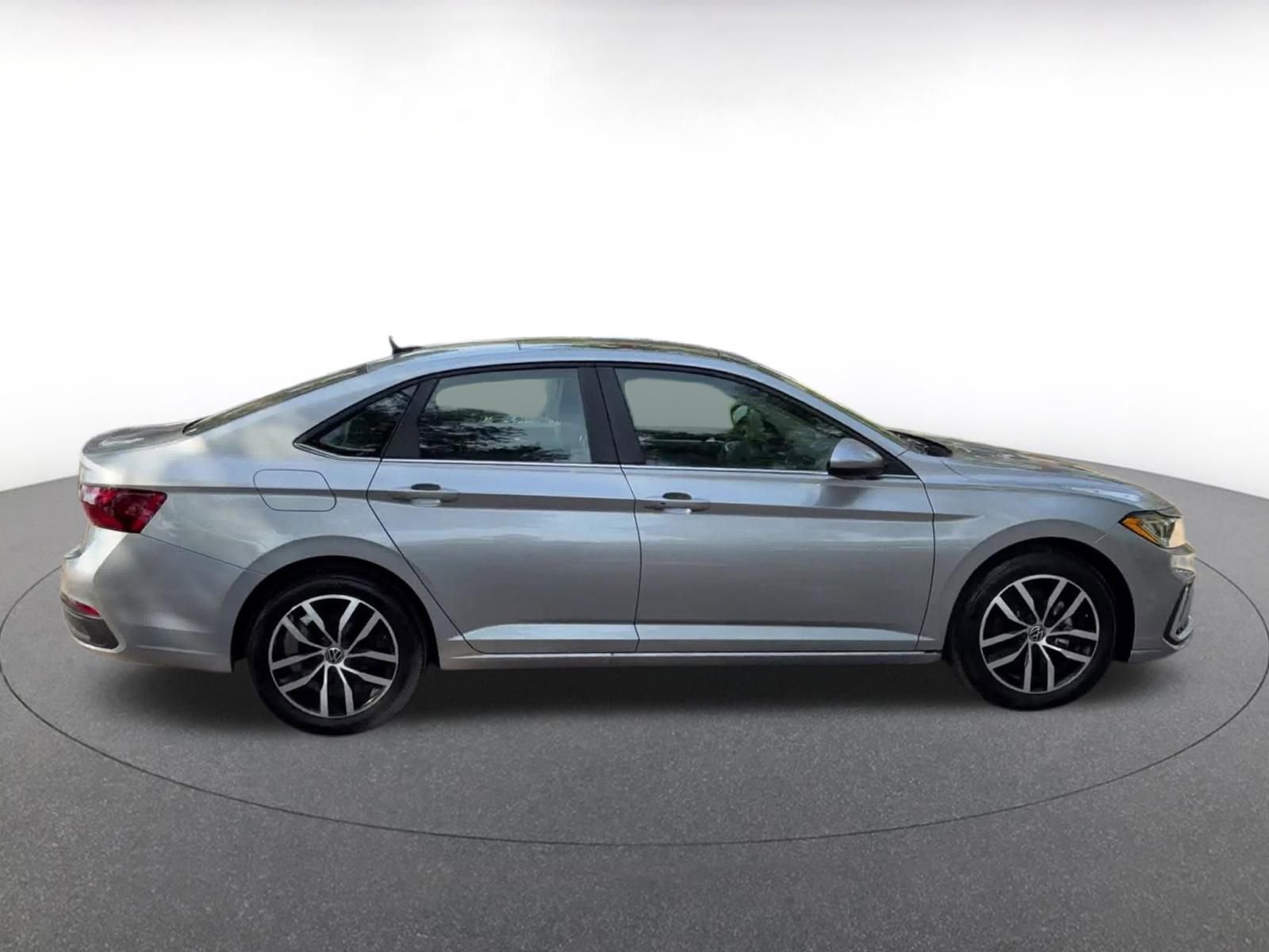 Used 2025 Volkswagen Jetta SE image 15