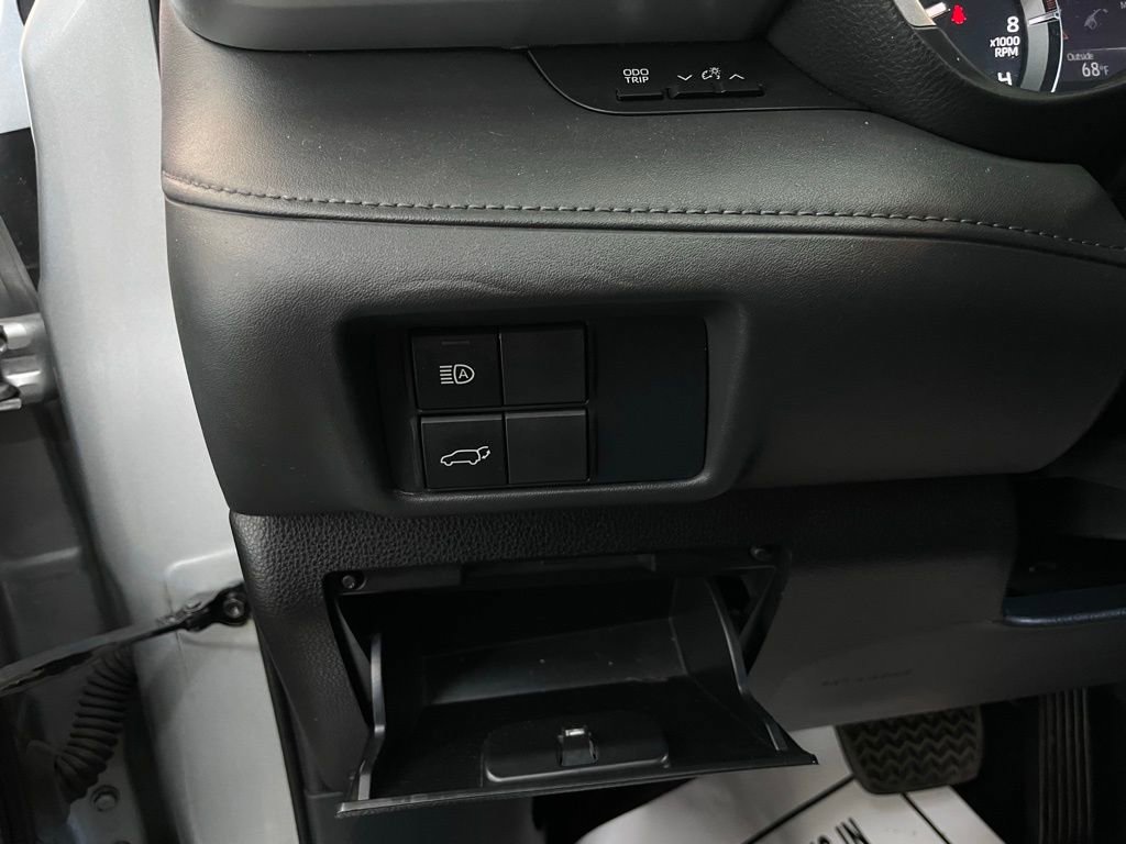 Used 2020 Toyota Highlander XLE image 36