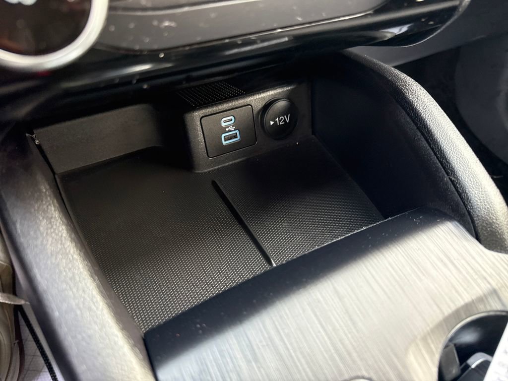 Used 2022 Ford Escape SE image 31
