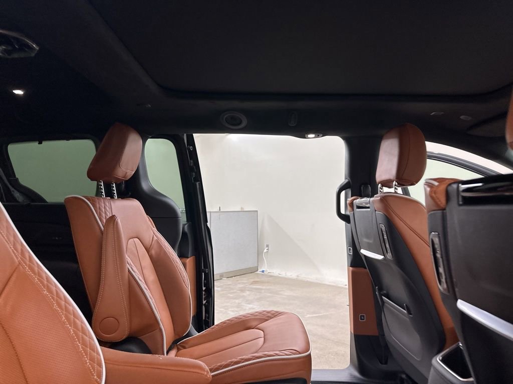 New 2026 Chrysler Pacifica Pinnacle image 21