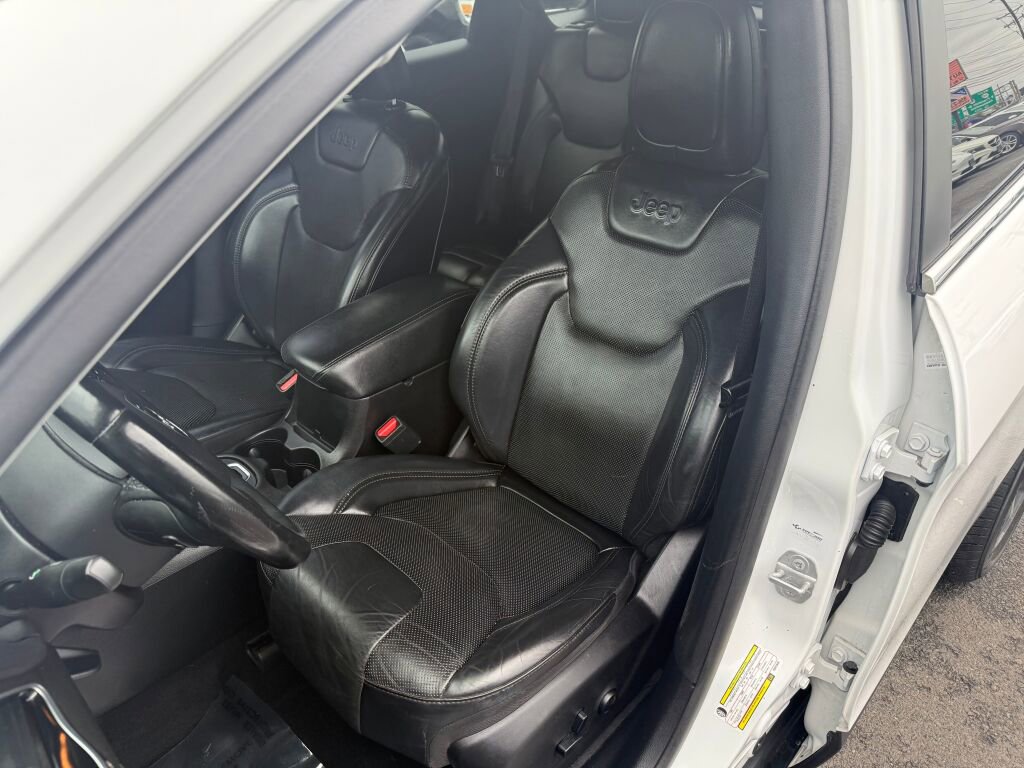 Used 2019 Jeep Cherokee Limited AWD/4WD image 10
