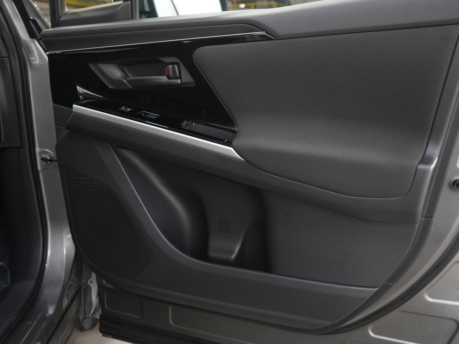 Used 2024 Subaru Solterra Premium image 9