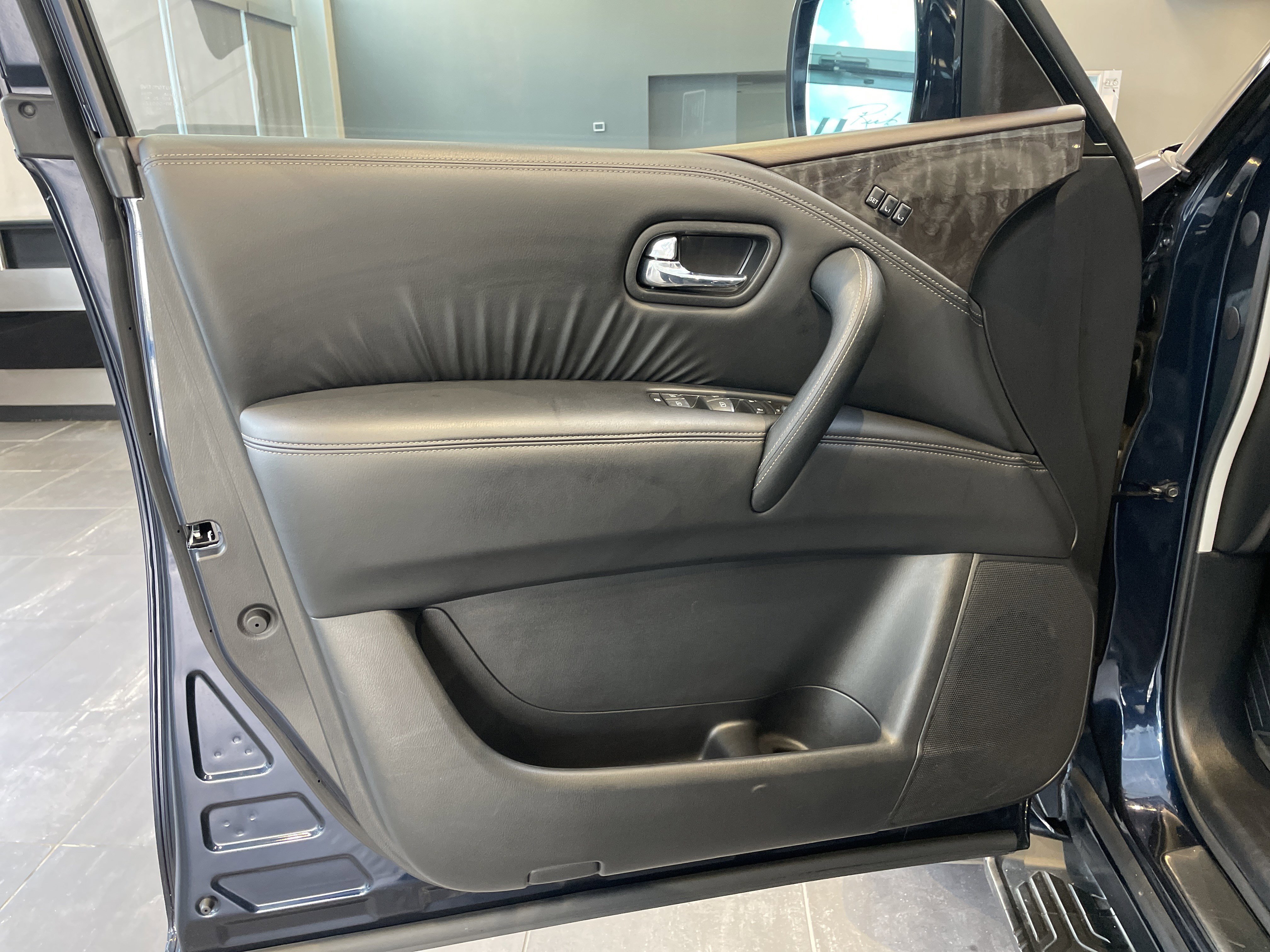 Used 2024 Nissan Armada Platinum w/ Captain's Chairs Package RWD image 14