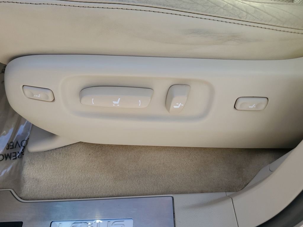 Used 2019 Lexus LX 570 4WD w/ Luxury Package image 24