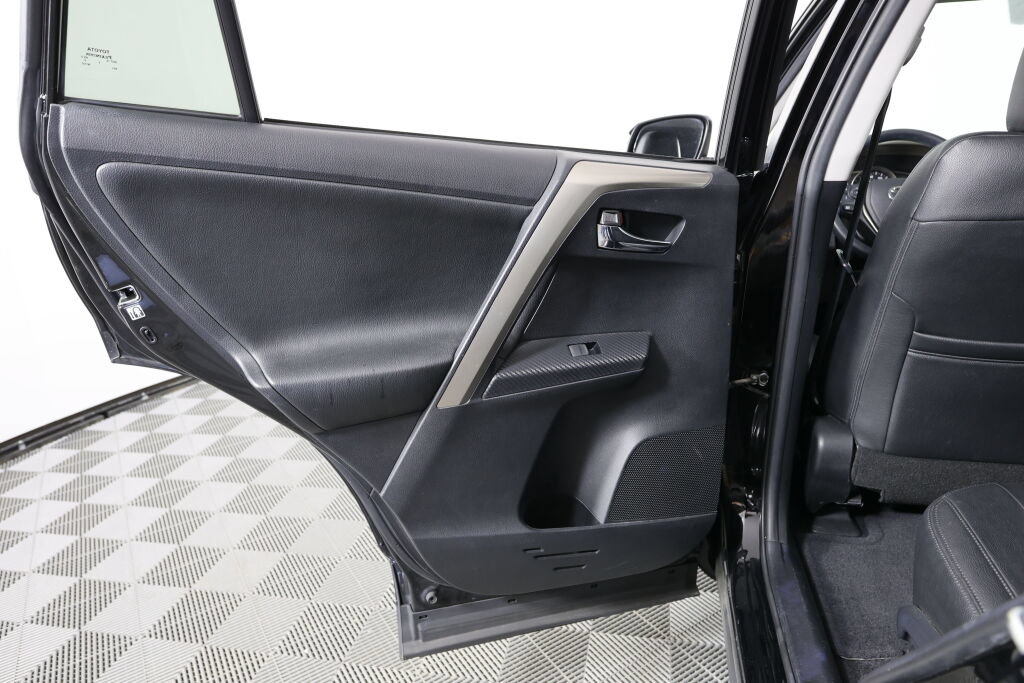 Used 2015 Toyota RAV4 XLE AWD/4WD image 16