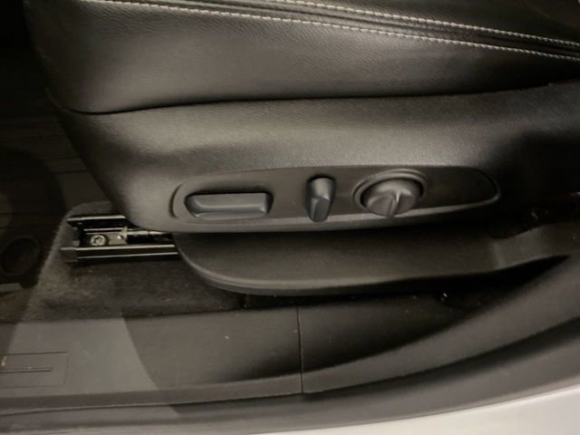 Used 2024 GMC Terrain SLT AWD/4WD image 25