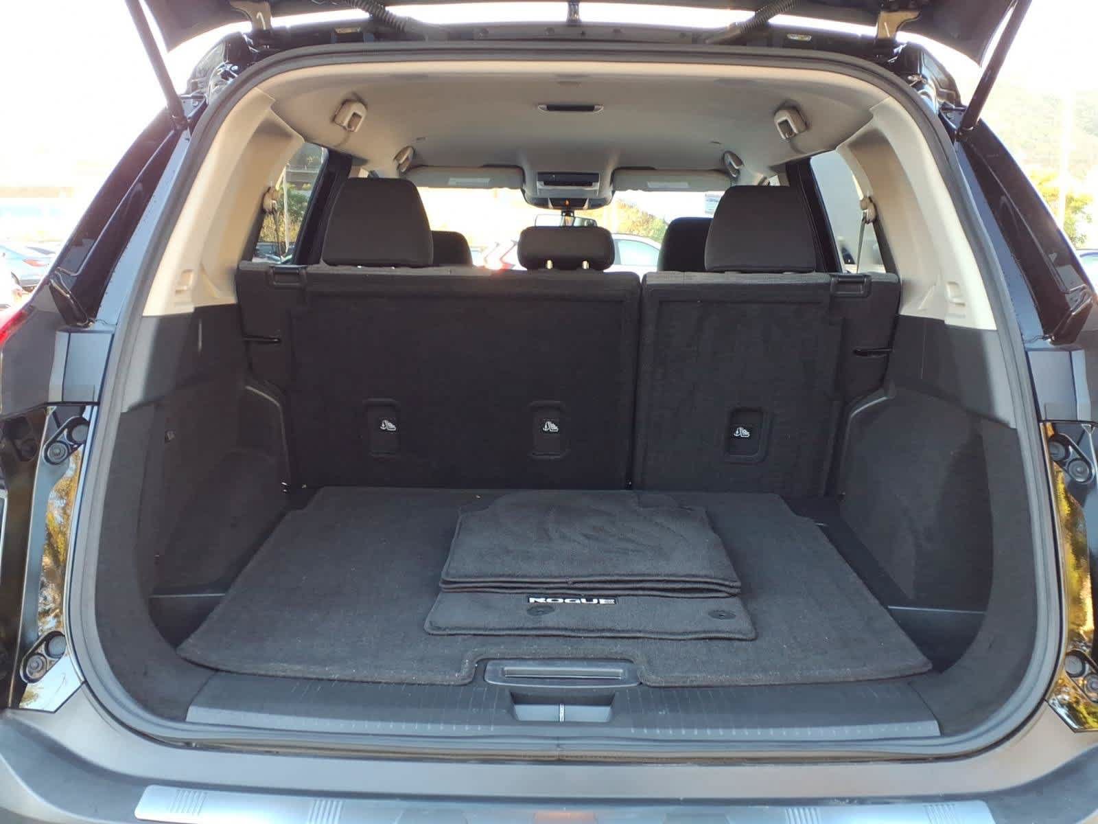 Used 2023 Nissan Rogue SV FWD image 6