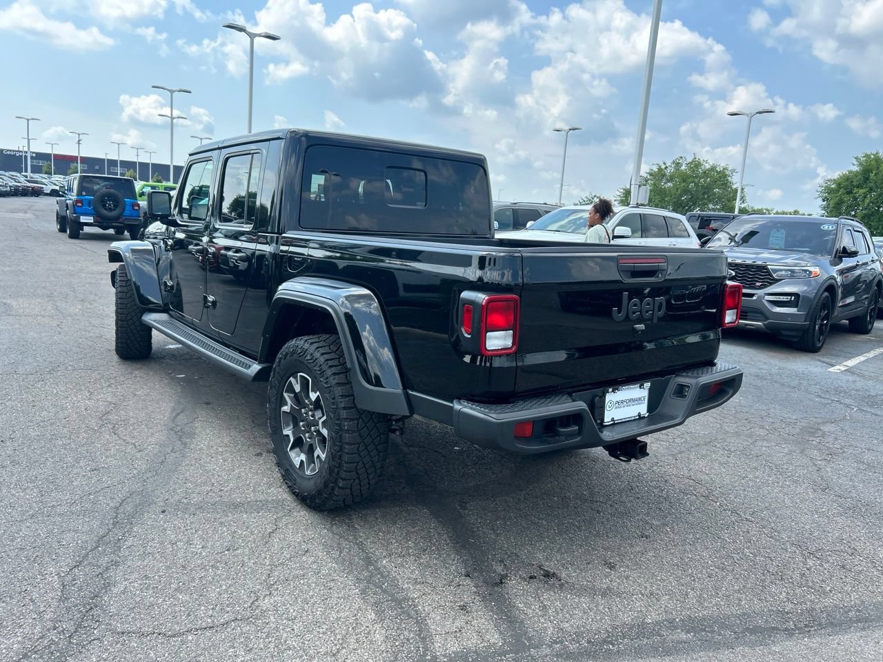 Used 2025 Jeep Gladiator Sport w/ Premium Package AWD/4WD image 5