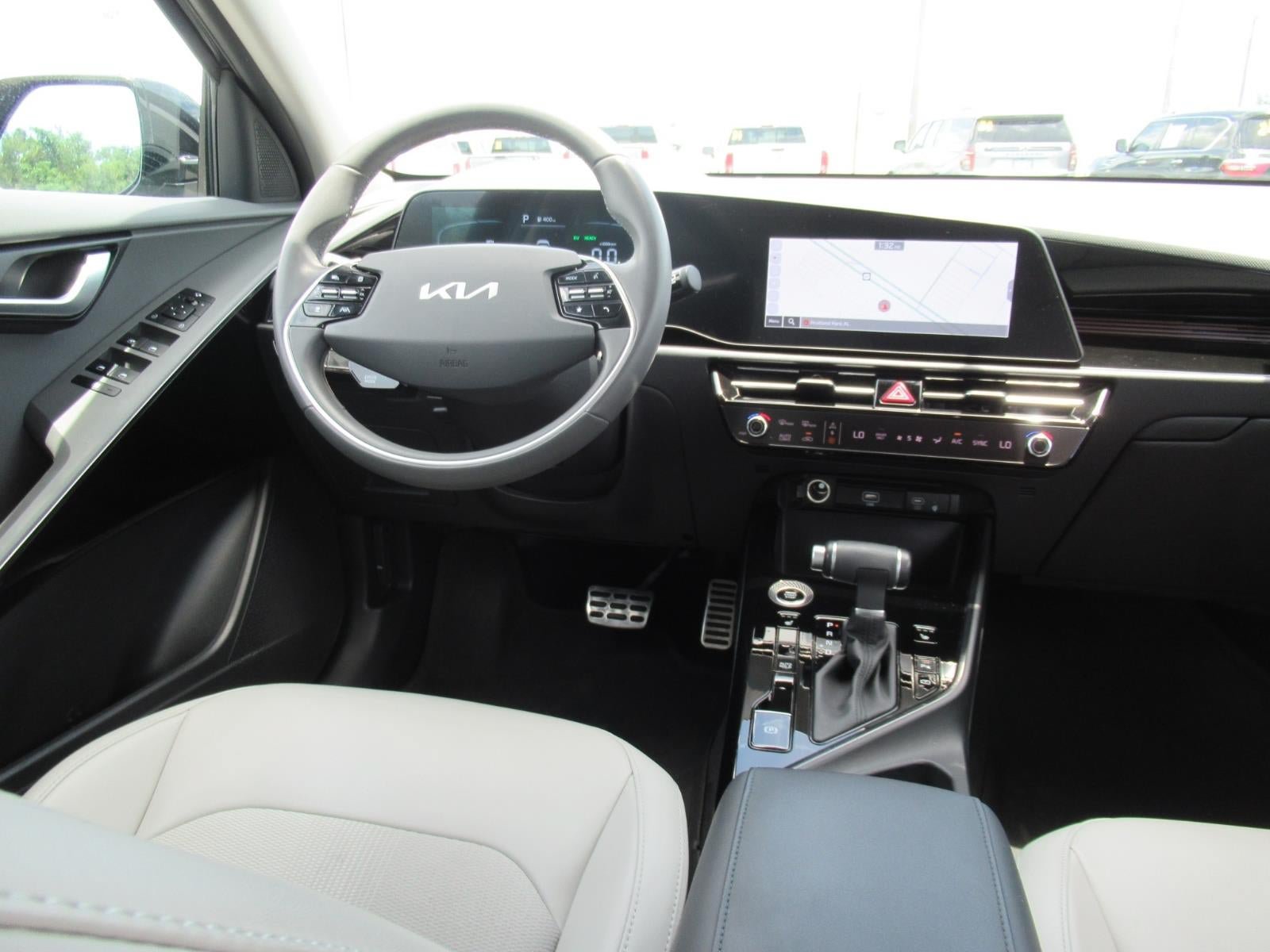 Used 2025 Kia Niro EX Touring FWD image 14