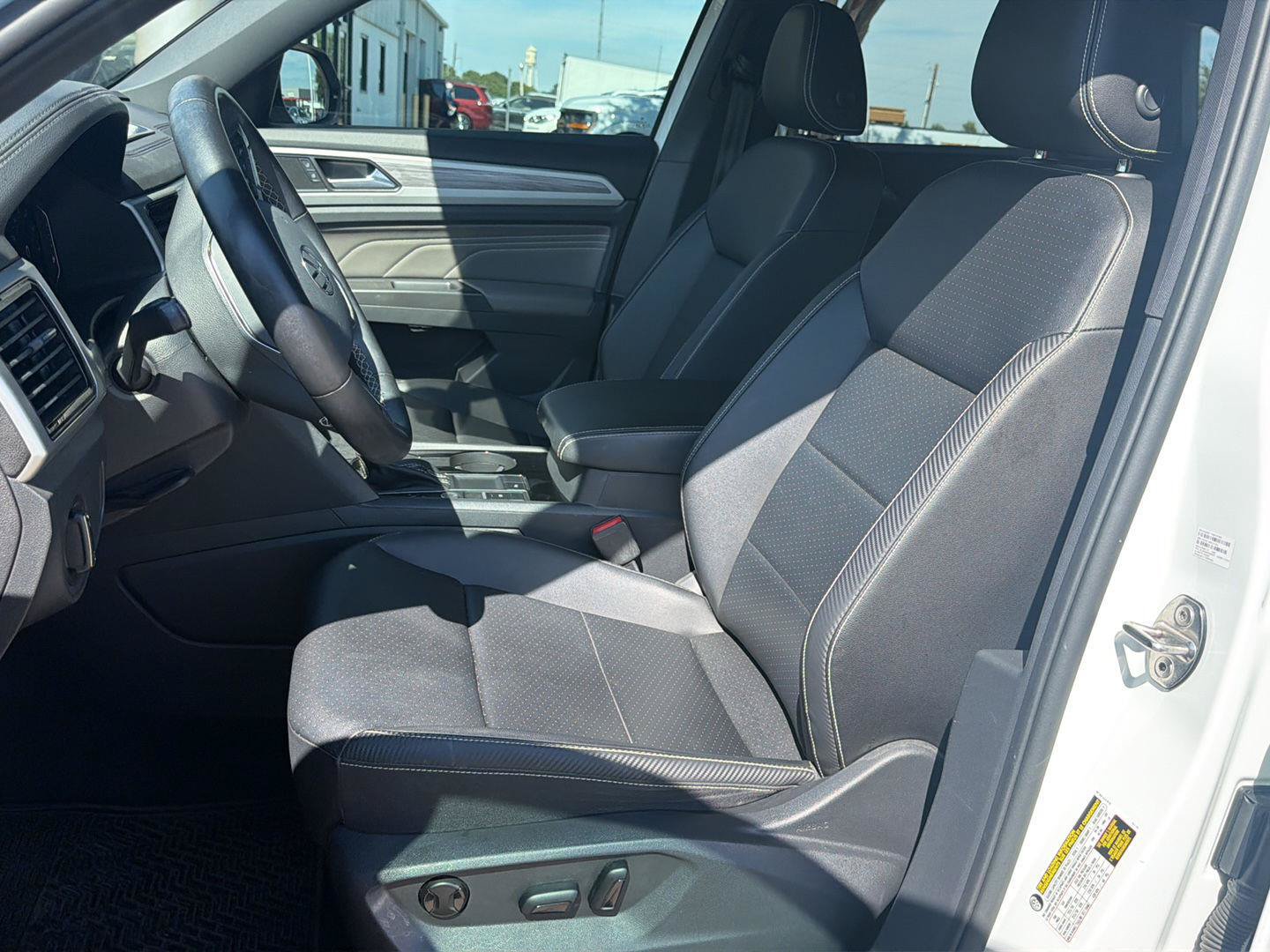 Used 2023 Volkswagen Atlas Cross Sport SE w/ Panoramic Sunroof Package FWD image 11