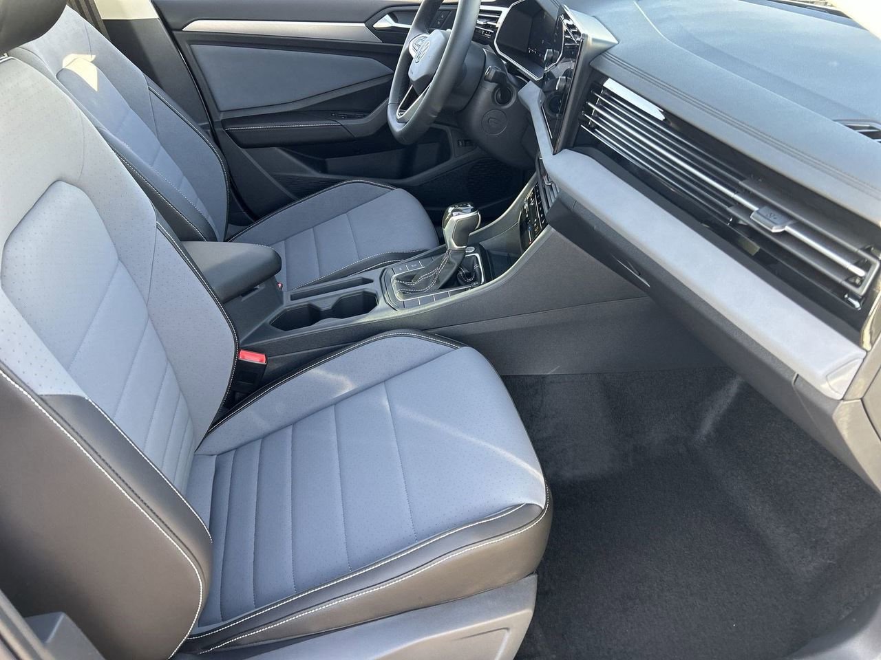 New 2026 Volkswagen Jetta SE image 8