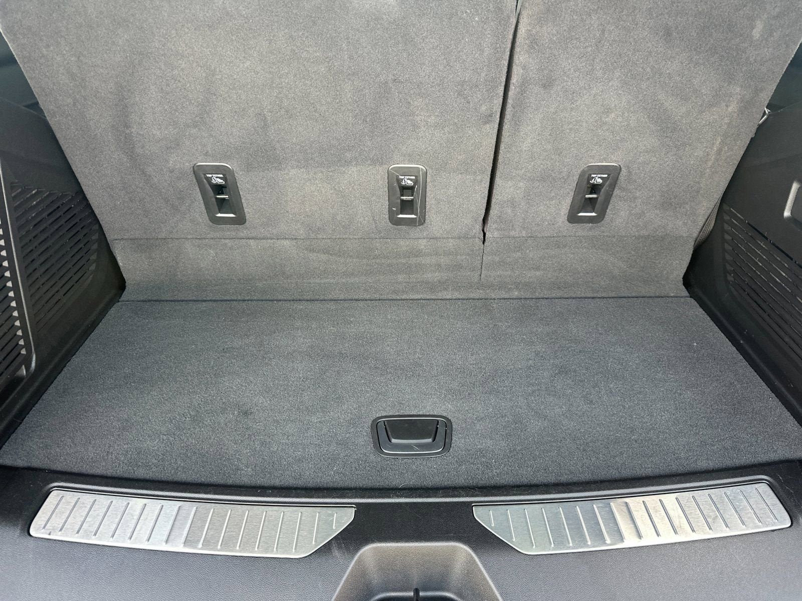 Used 2025 GMC Yukon AT4 Ultimate w/ LPO, Floor Liner Package AWD/4WD image 18