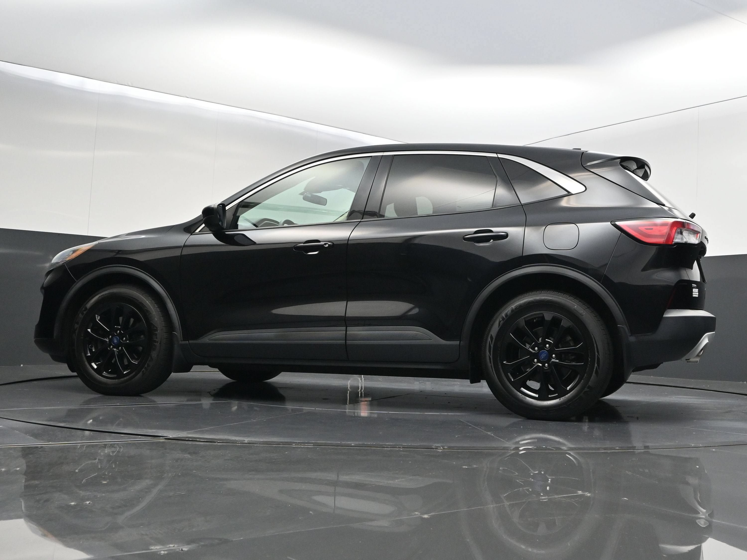 Used 2020 Ford Escape SE FWD image 41