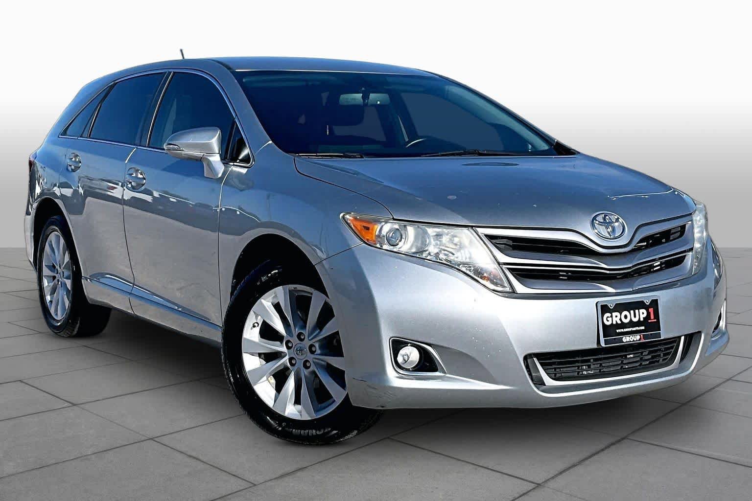 Used 2015 Toyota Venza LE FWD image 2