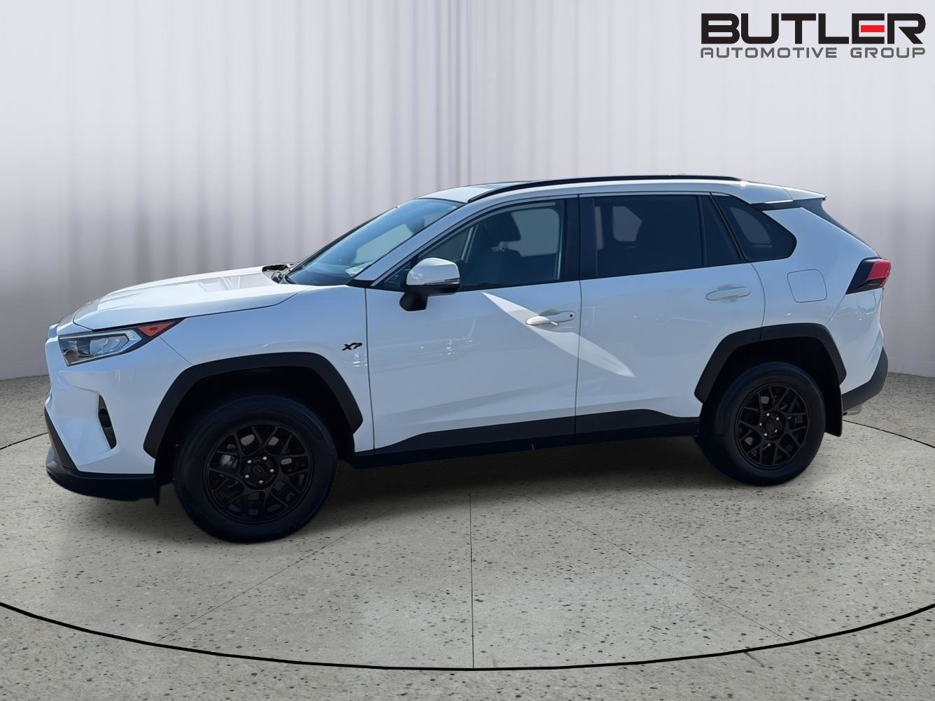Used 2021 Toyota RAV4 XLE w/ Convenience Package AWD/4WD image 3
