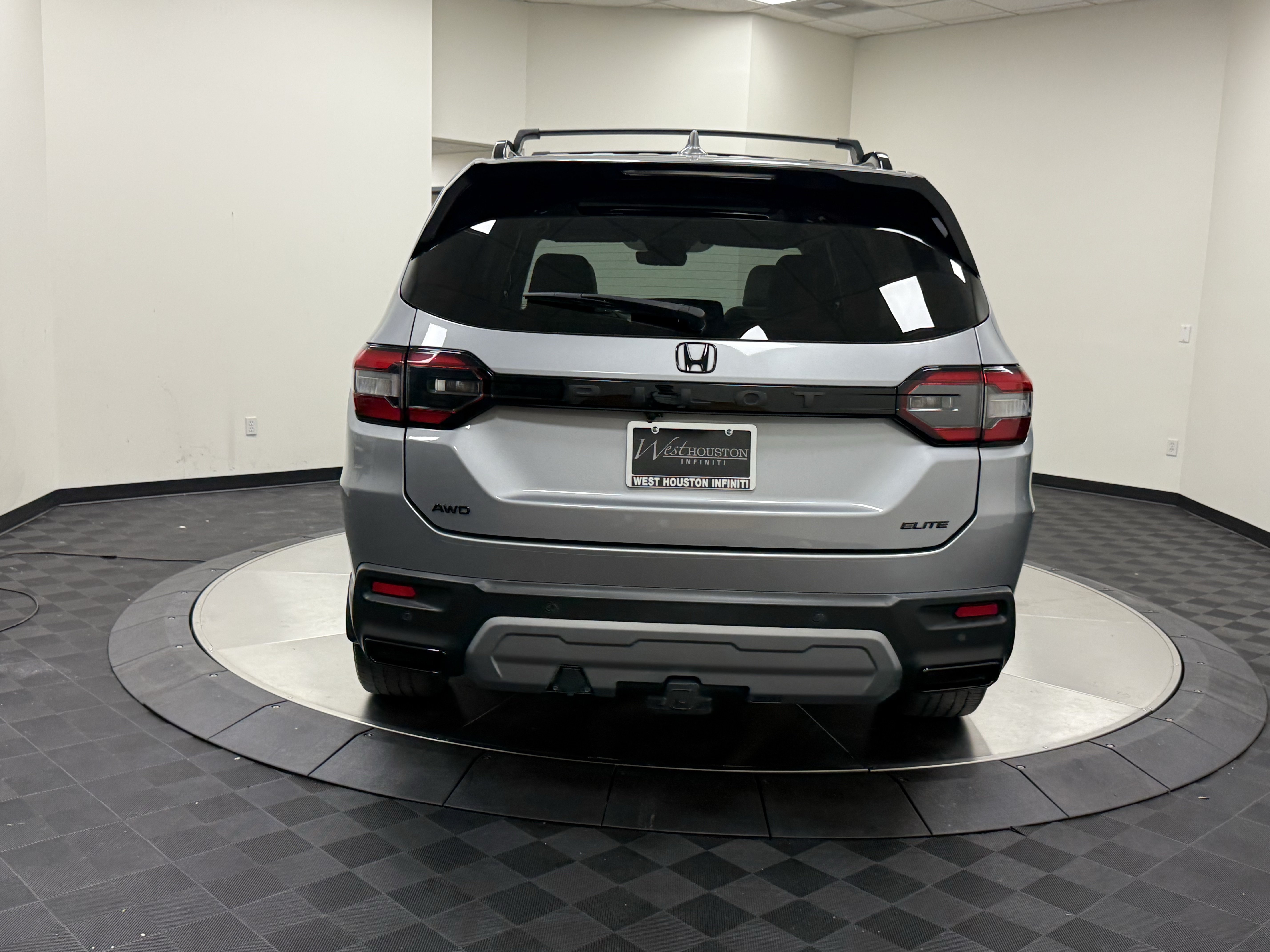 Used 2023 Honda Pilot Elite image 6