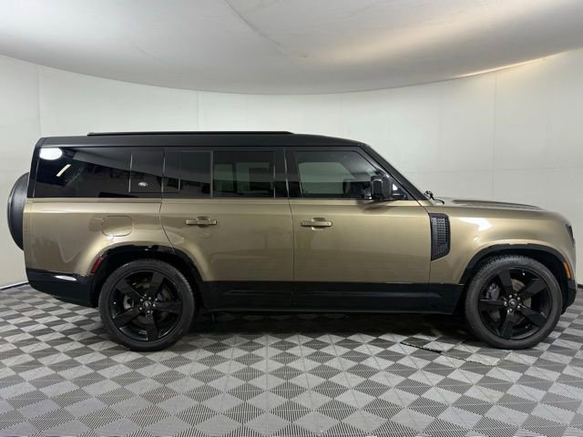Used 2023 Land Rover Defender 130 X-Dynamic SE image 9