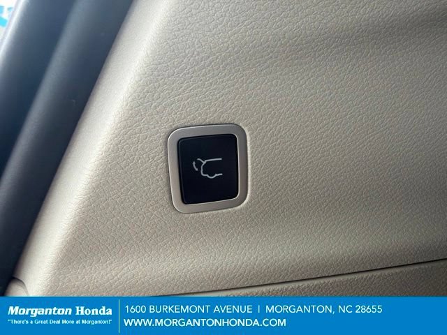 Used 2023 Chrysler Pacifica Limited w/ Uconnect Theater Family Group AWD/4WD image 32