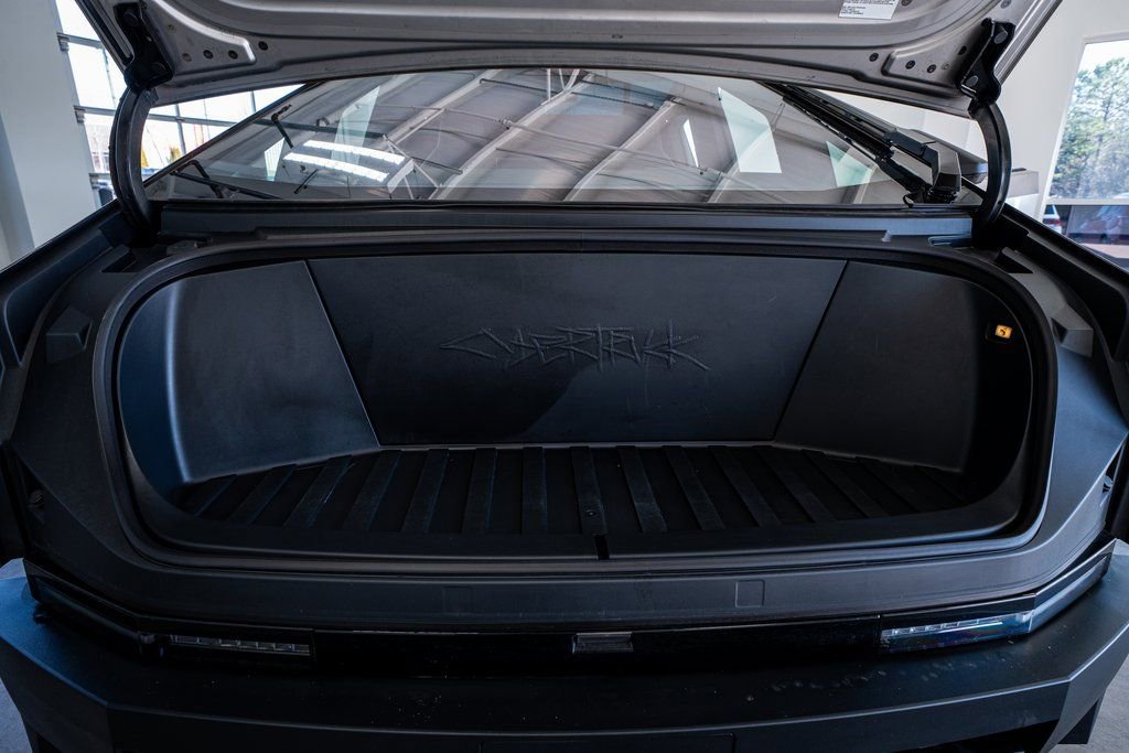 Used 2024 Tesla Cybertruck AWD Crew Cab image 52