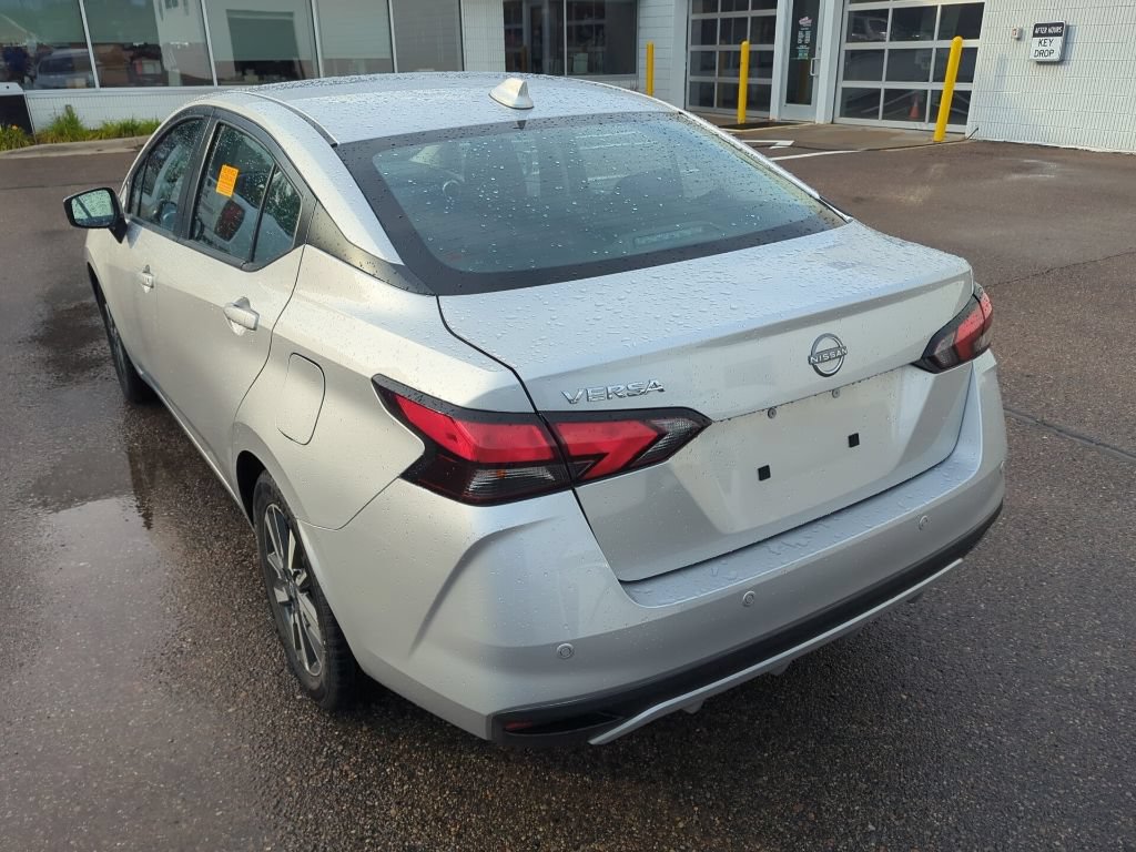 Used 2025 Nissan Versa SV FWD image 3