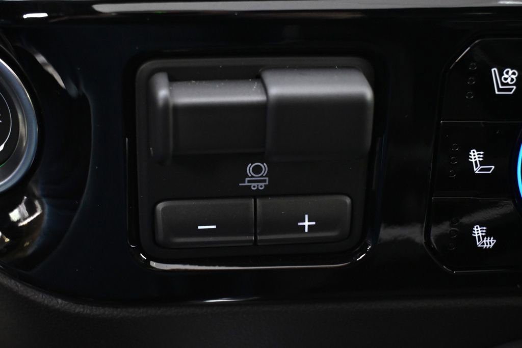 Used 2025 Chevrolet Silverado 3500 LTZ w/ LTZ Premium Package image 35