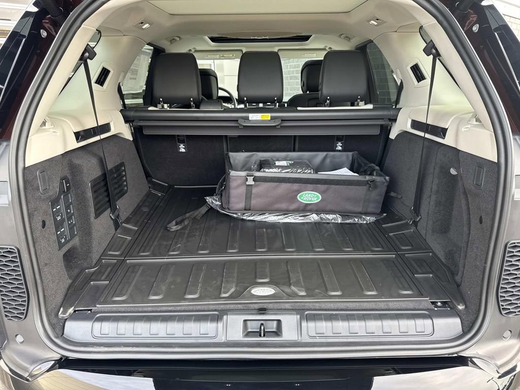 New 2026 Land Rover Discovery Limited Edition image 6