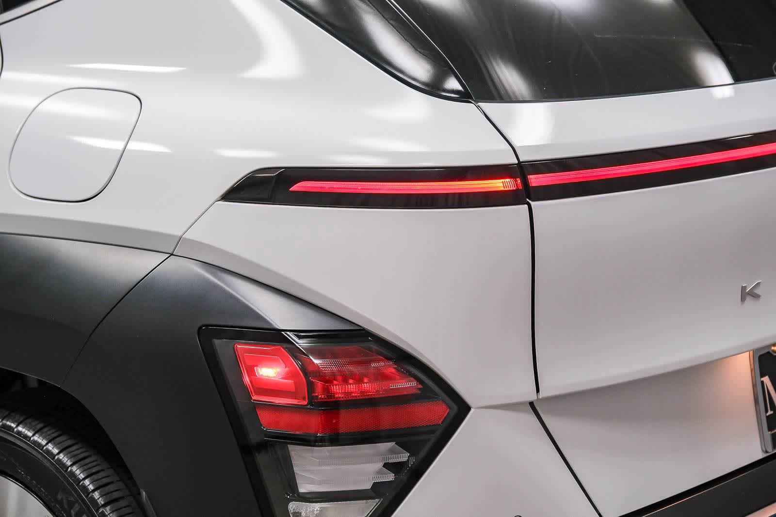 Used 2024 Hyundai Kona Limited FWD image 7