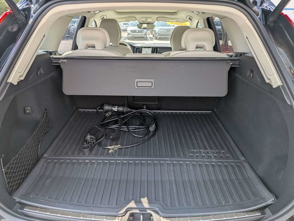 Used 2025 Volvo XC60 T8 Plus w/ Protection Package Premier AWD/4WD image 16