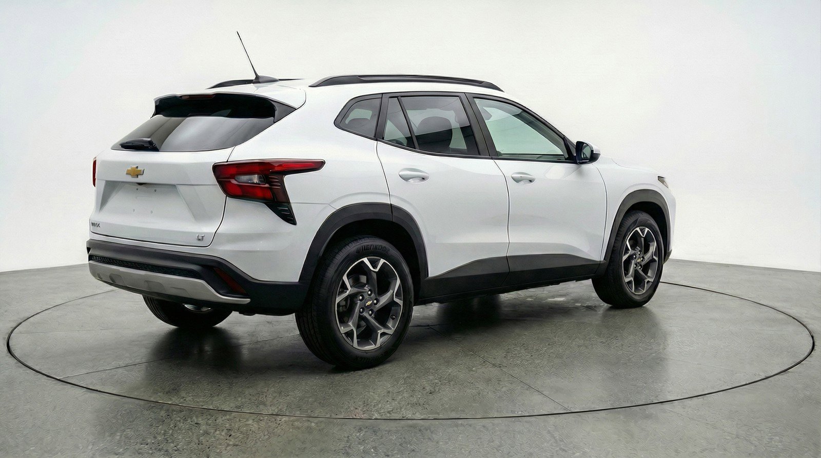 Used 2025 Chevrolet Trax LT FWD image 9