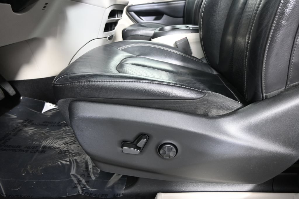 Used 2022 Chrysler Pacifica Touring-L FWD image 22