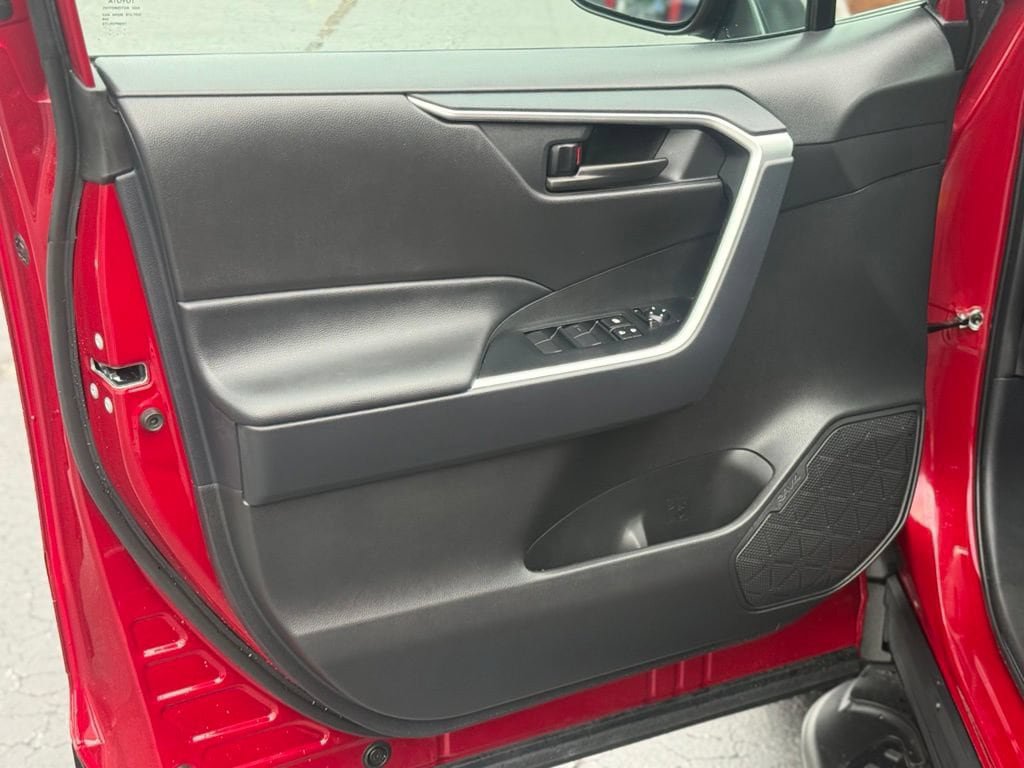 Certified 2025 Toyota RAV4 LE AWD/4WD image 13