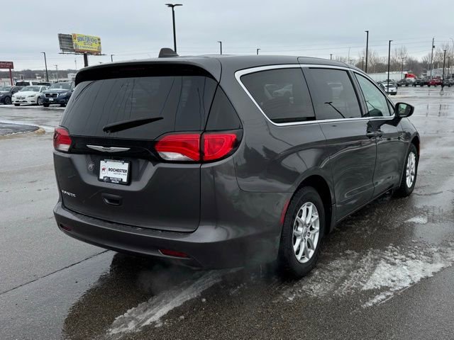 Used 2023 Chrysler Voyager LX image 34