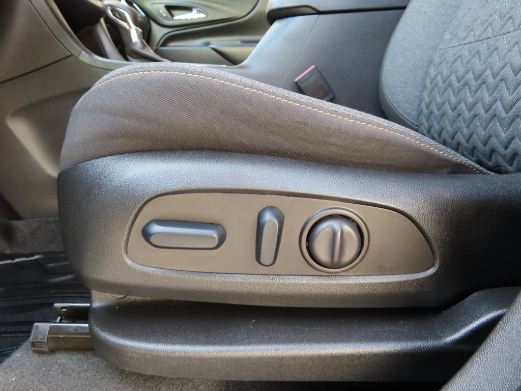 Certified 2023 Chevrolet Equinox LT image 6