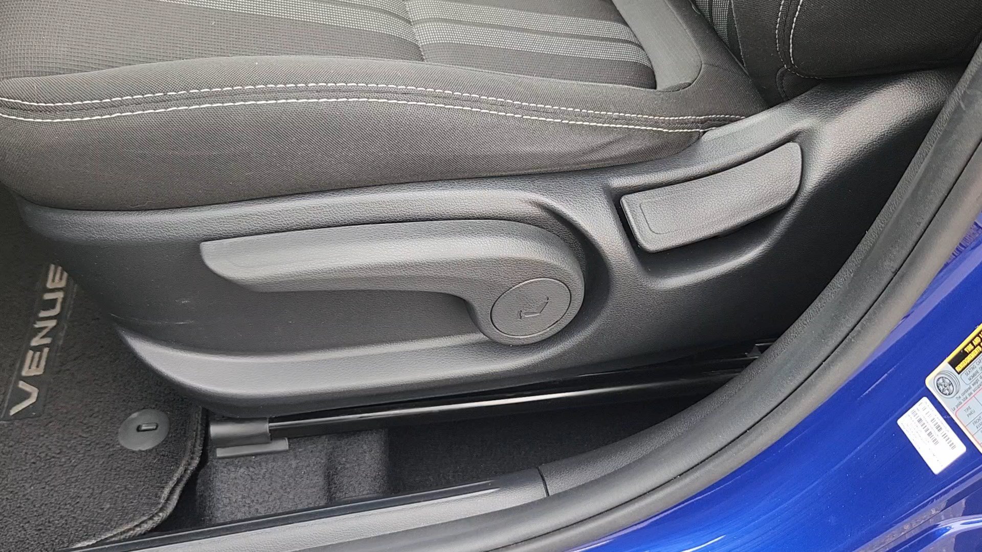 Certified 2022 Hyundai Venue SEL FWD image 8